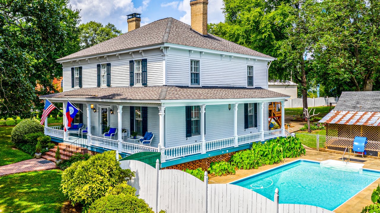 National Historic Register Property in the Business District - Commerce GA