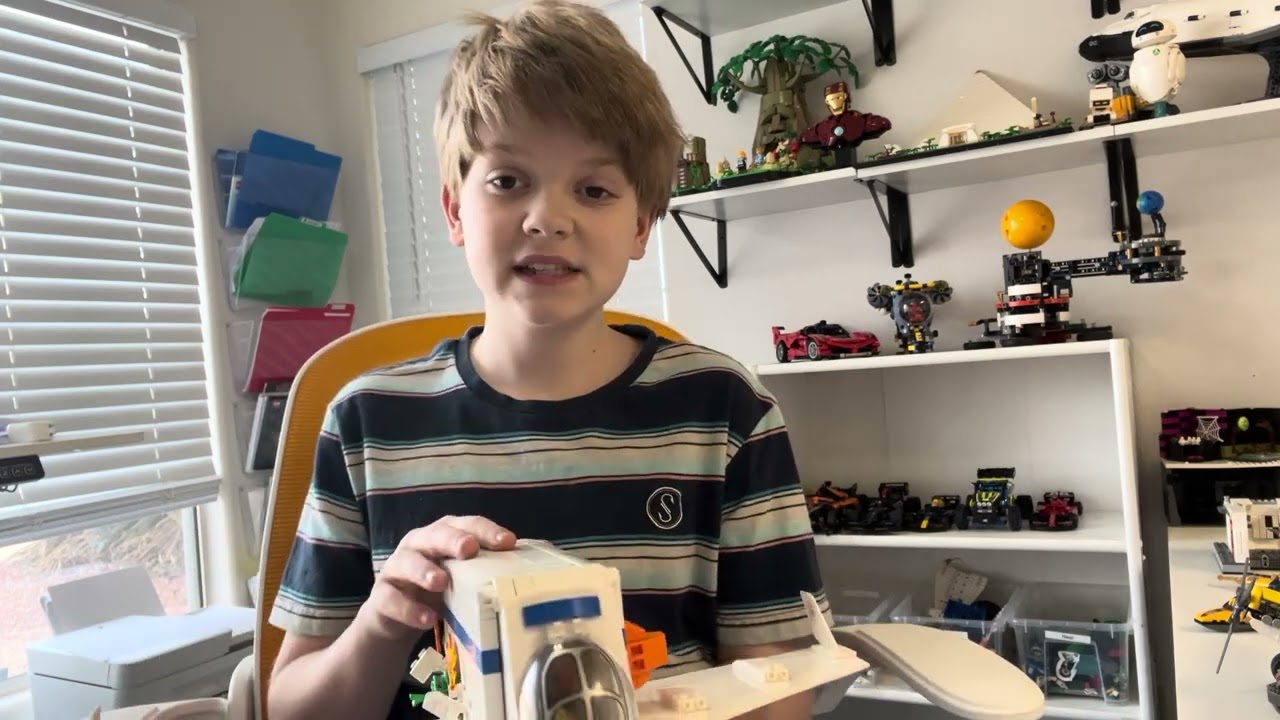 Neal’s Lego Galaxy Explorer spaceship 