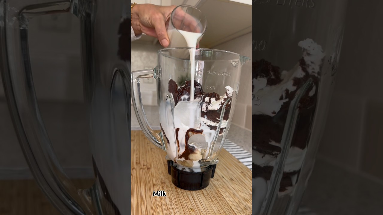 Chocolate ice cream shake 🤤😍 MUST TRY!!! #chocolateshake#yummy#foodie#delicious#easyrecipes#shake