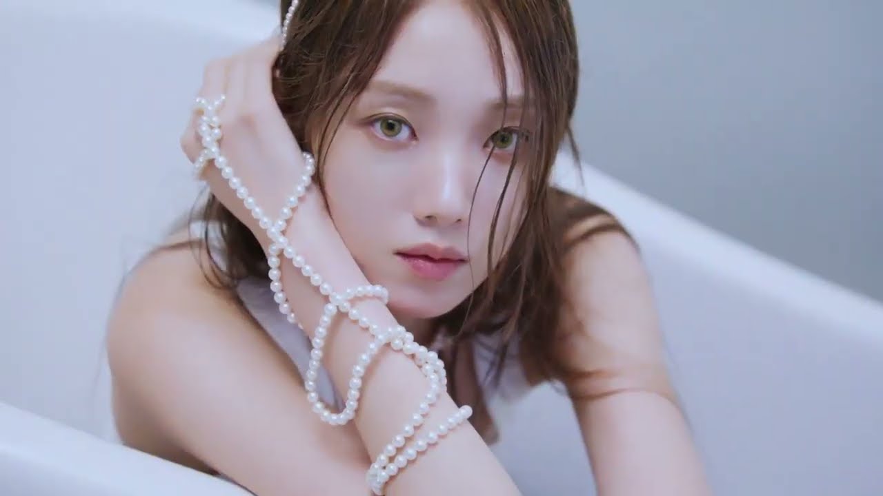 TASAKI jewellery with SungKyung Lee (KR) in Marie Claire Korea magazine