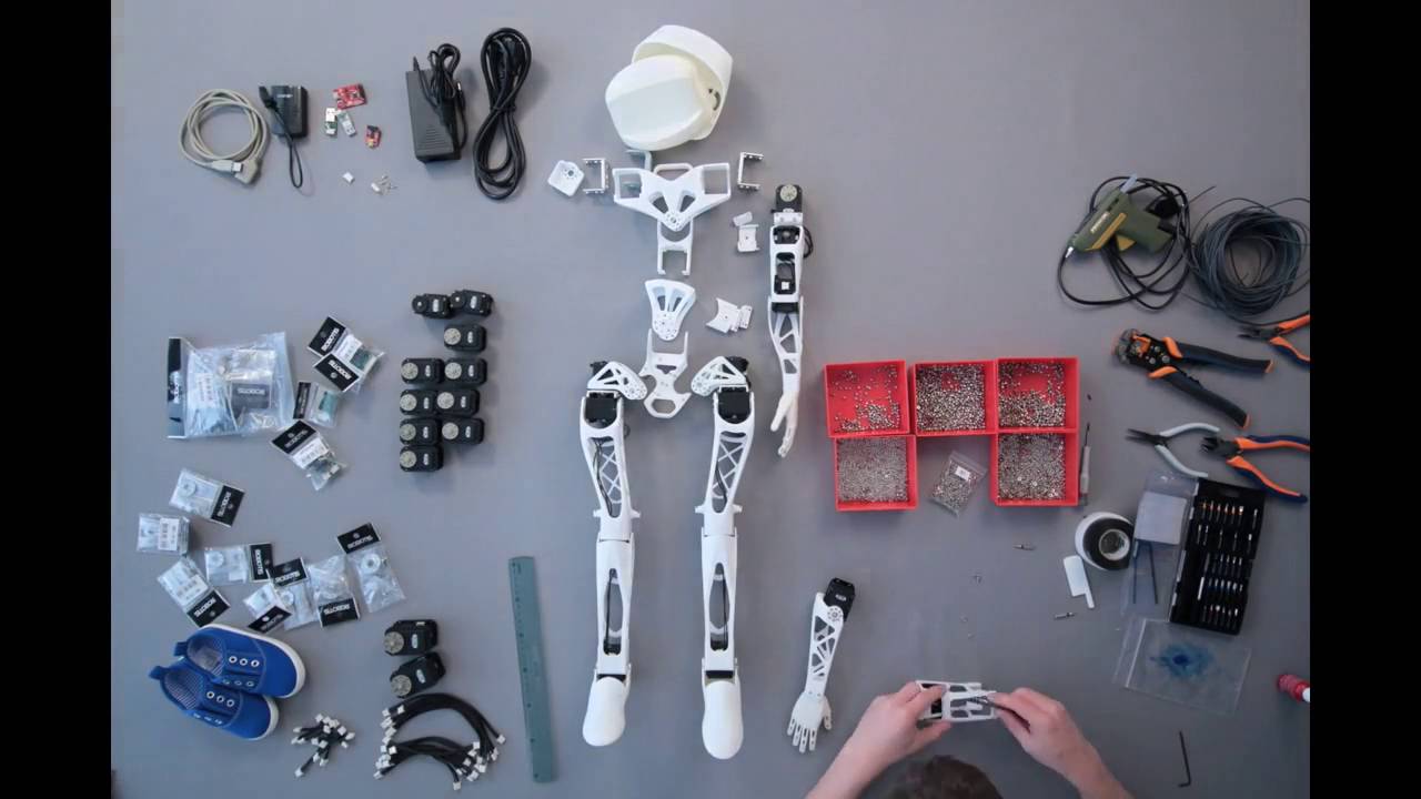 Time lapse of Poppy humanoid's assembly