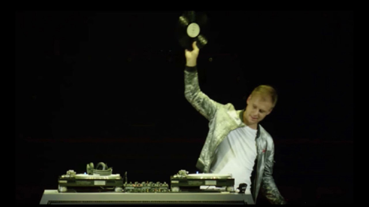 Armin van Buuren - Live at Creamfields - 2010