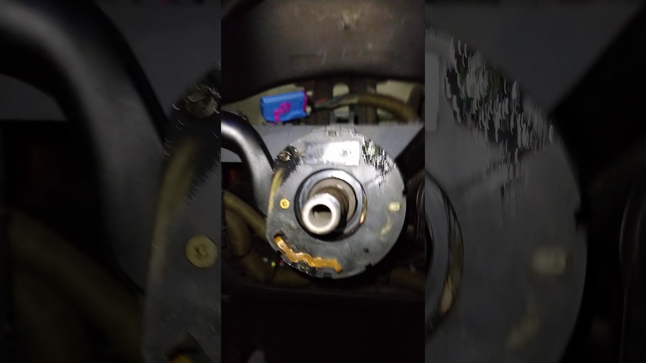porque carro buzina ao girar volante