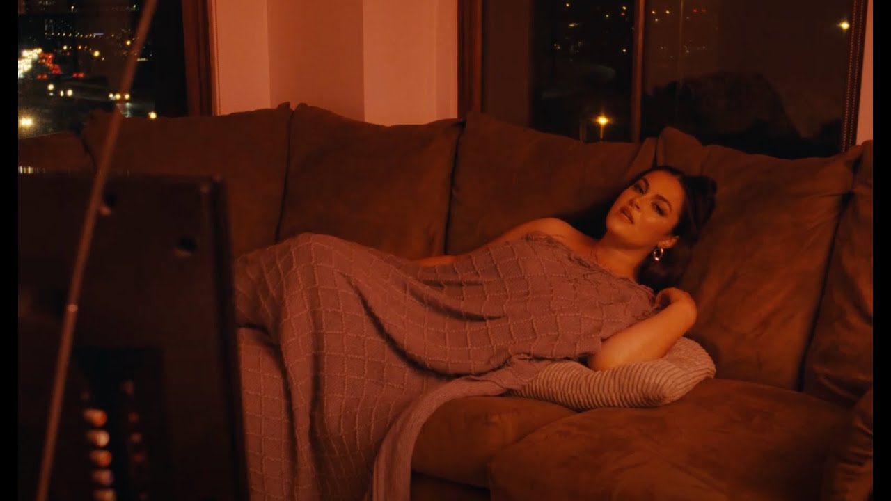 Jillian Rossi - Bare Minimum (Official Music Video)