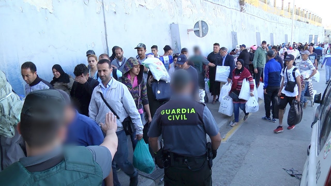 Jornada de pequeñas avalanchas continuadas en el paso entre Ceuta y Marruecos