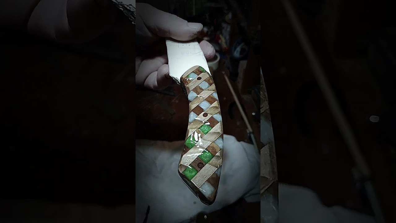 rękojeść ...żywica plus drewno gruszy...   #n&oacute;ż #handmade #wood #robgknife #knife #knifemaking