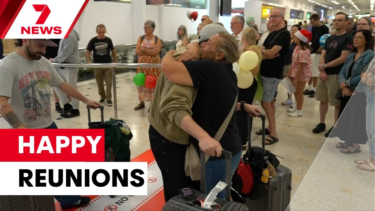 Sydney families reunite and rush for Christmas Eve | 7NEWS