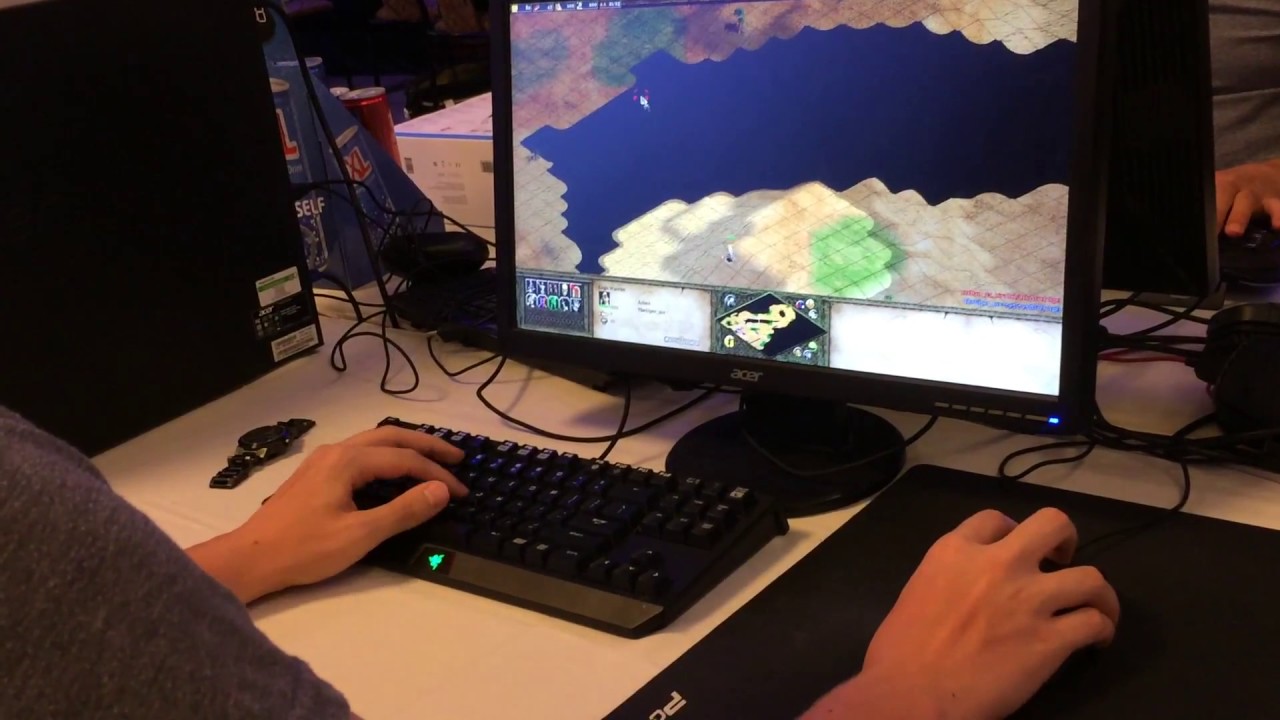 Live Watch TheViper Playing AOC in Maldives ( wtf him doing at 1:00min? )