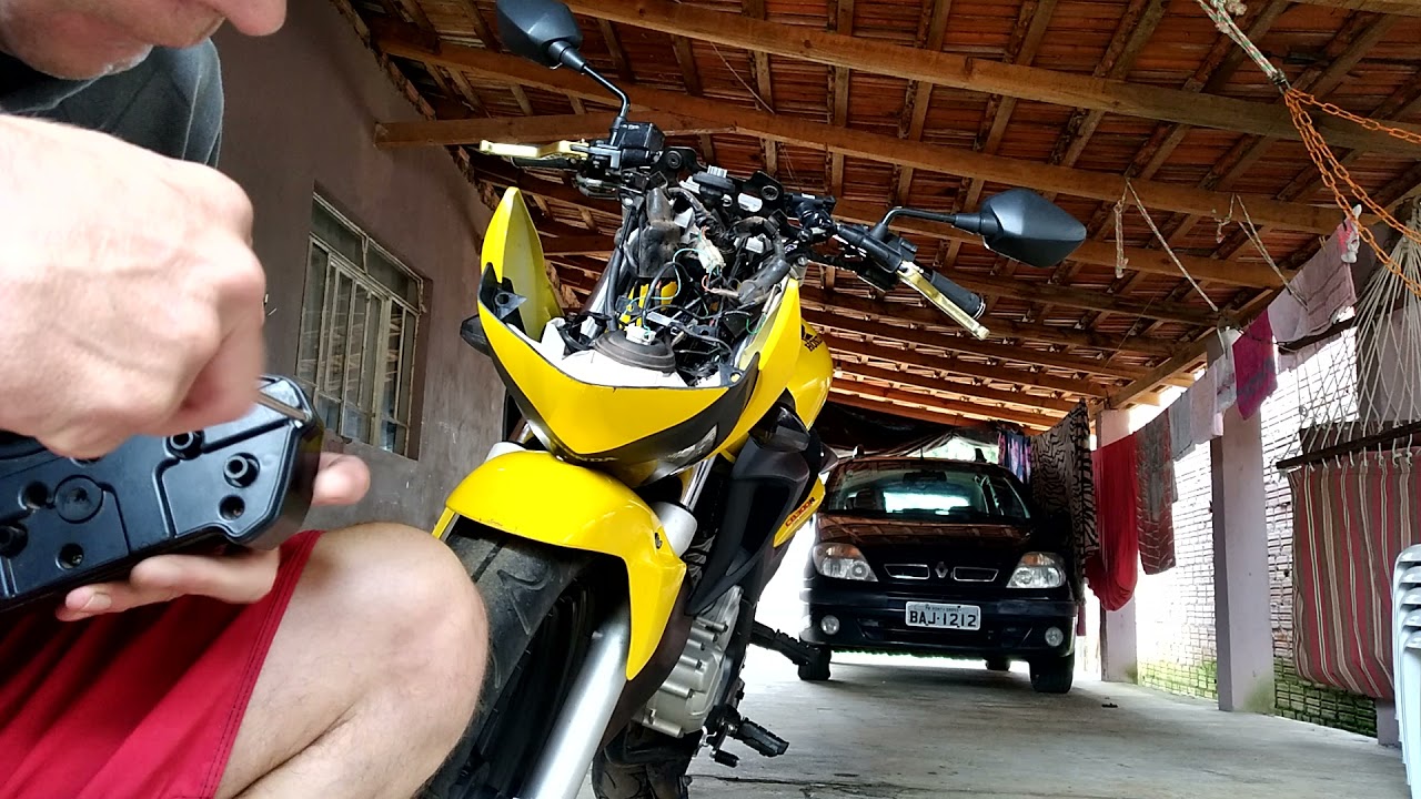 como desmontar o painel da cb300