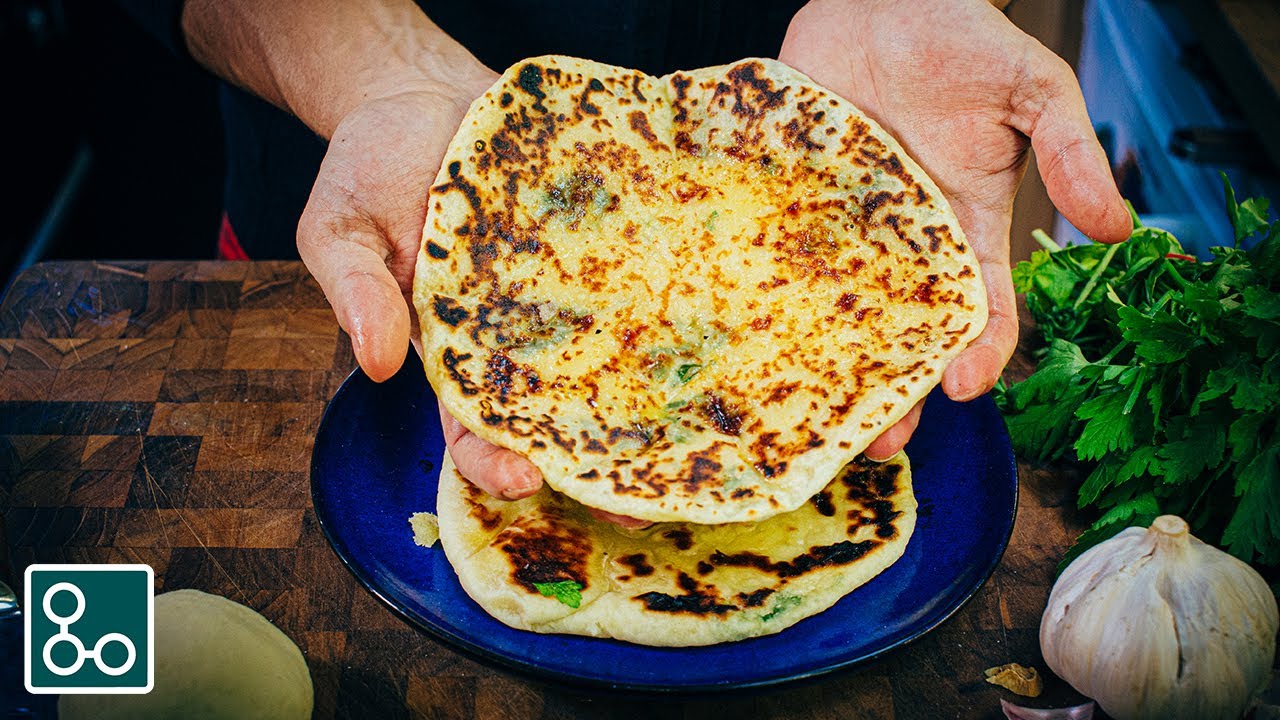 Recette facile et (presque) express de Naan (au fromage, à l'ail, aux herbes) - YouCookCuisine