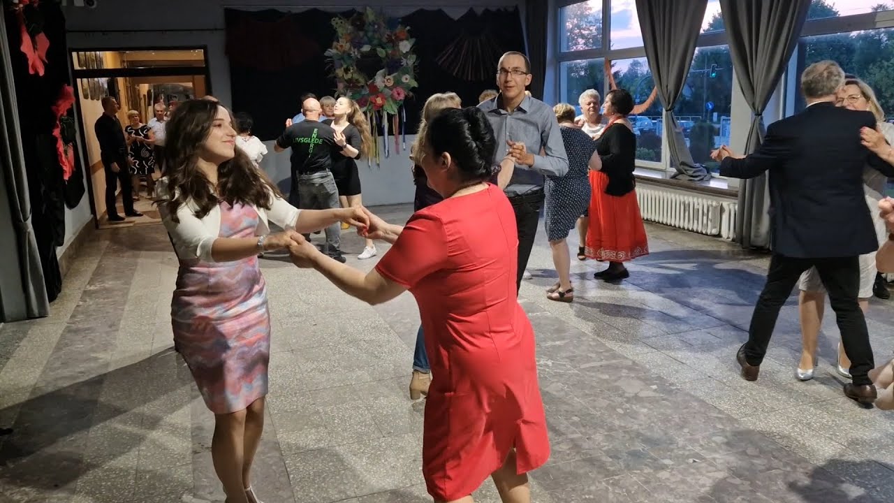 POCAŁUJ MNIE MIŁY na zabawie w Stąporkowie!
