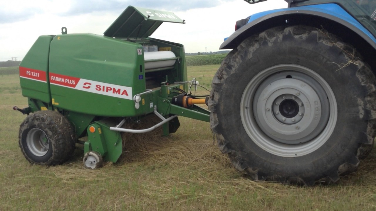 Sipma 1221 Farma Plus fixkamrás bálázó munkaközben