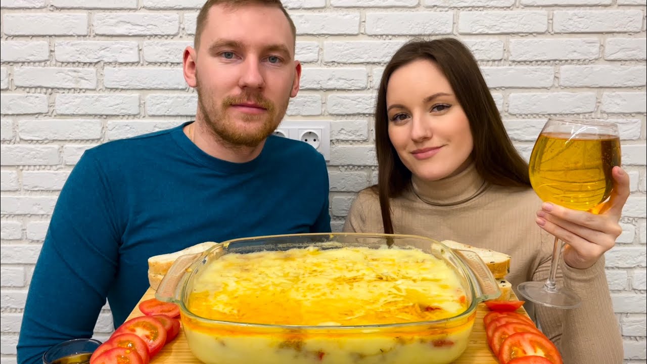 МУКБАНГ ЗАПЕКАНКА С ФАРШЕМ И ПЮРЕ MUKBANG CASSEROLE WITH MINCED MEAT AND MASHED POTATOES ответы