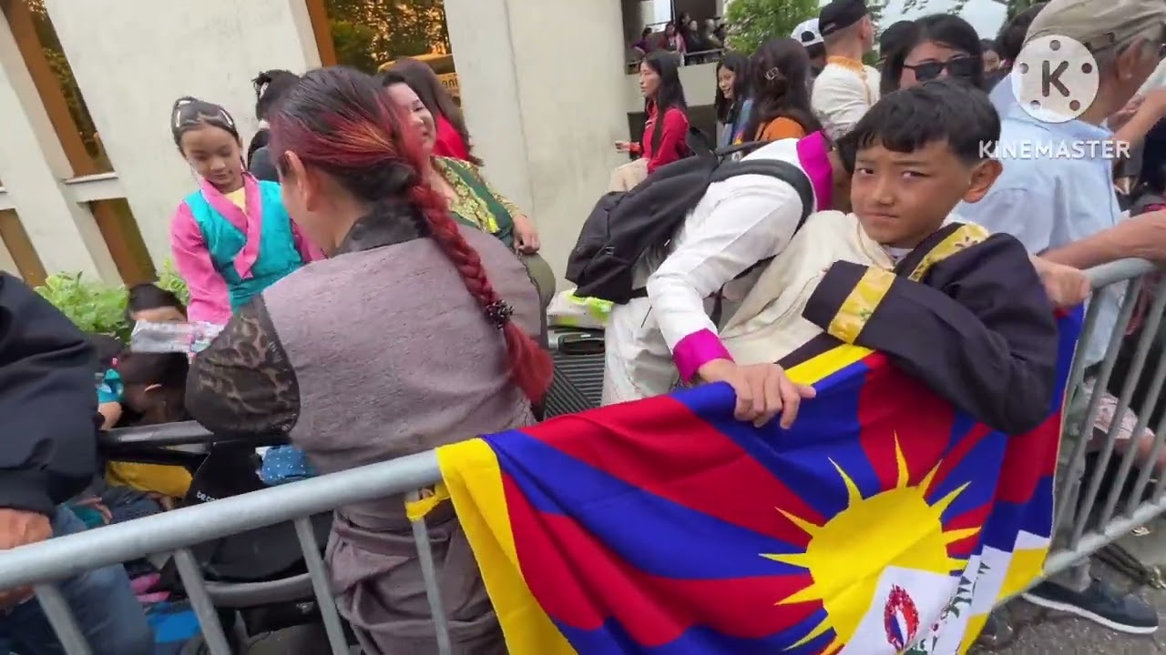HH THE DALAÏ LAMA ARRIVE IN ZURICH …….blessing and very happy after a long time — khab su chey