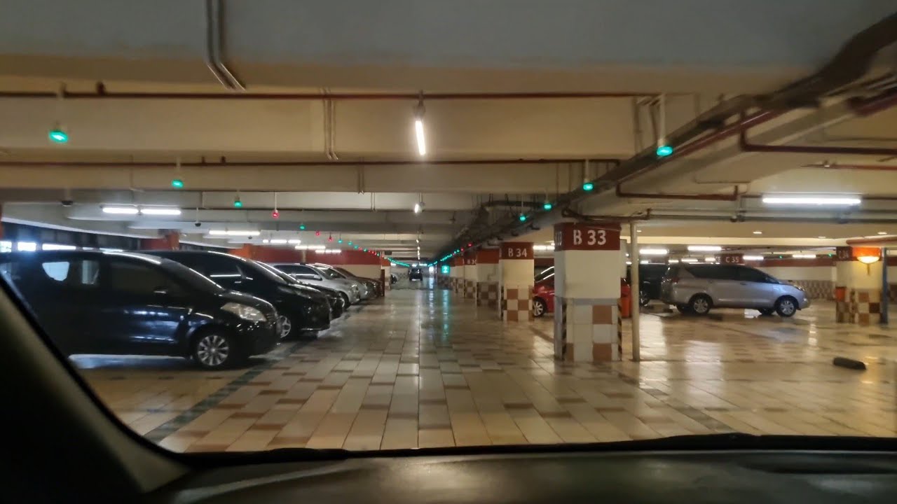 Tempat Parkir Mall Taman Anggrek Jakarta - 2023
