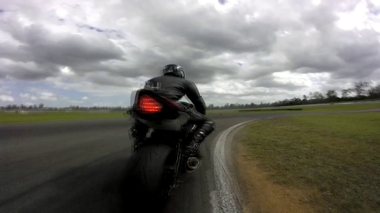 Queensland Raceway Close Calls and Best Moments // GSXR600