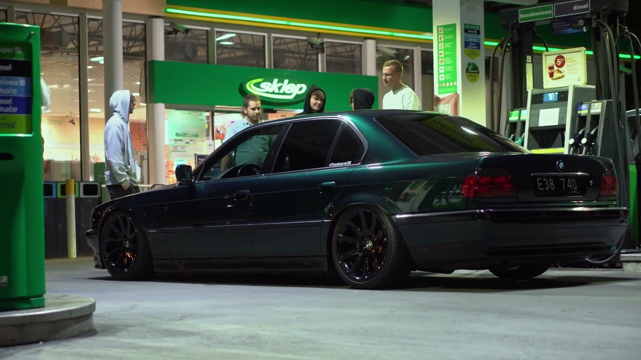 Gas Stop - BMW 740i E38 | 4K
