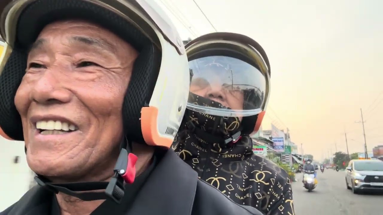 Đi lễ mùng 8aL vạn niềm vui 