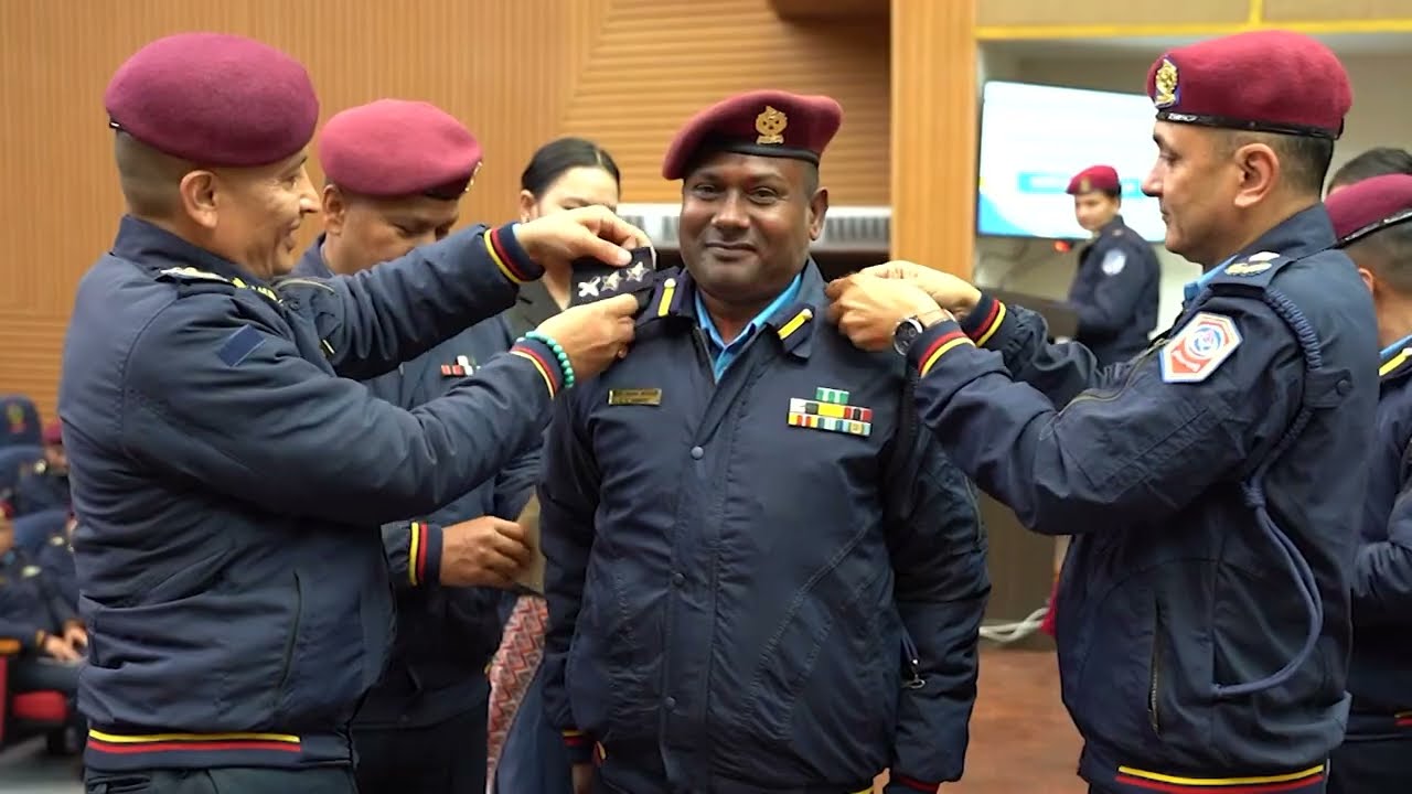 प्र.म.नि. दान बहादुर कार्कीज्यूद्वारा पदोन्नति हुनुभएका प्र.उहरू दर्ज्यानी चिन्हबाट सुशोभित