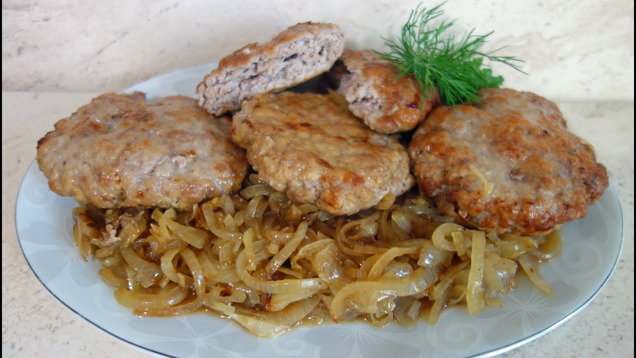 Mielone steki wieprzowe z cebulą. Pysznie, szybko i prosto