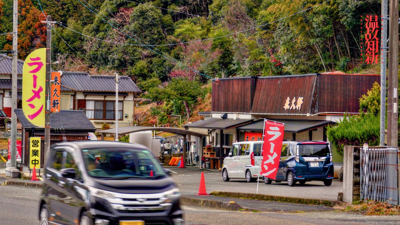 【佐賀県武雄市】50年間製法を変えない。元洋食のシェフが作る、奇跡の乳白色豚骨ラーメン。