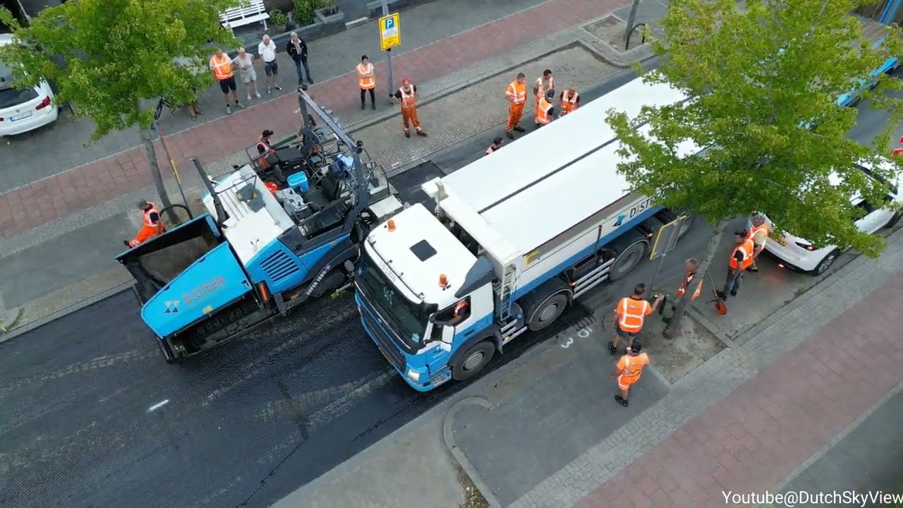 Podgotovka asfal'toukladchikov nizkoramnyye platformy asfal'toukladchiki katki i armiya lyudey
