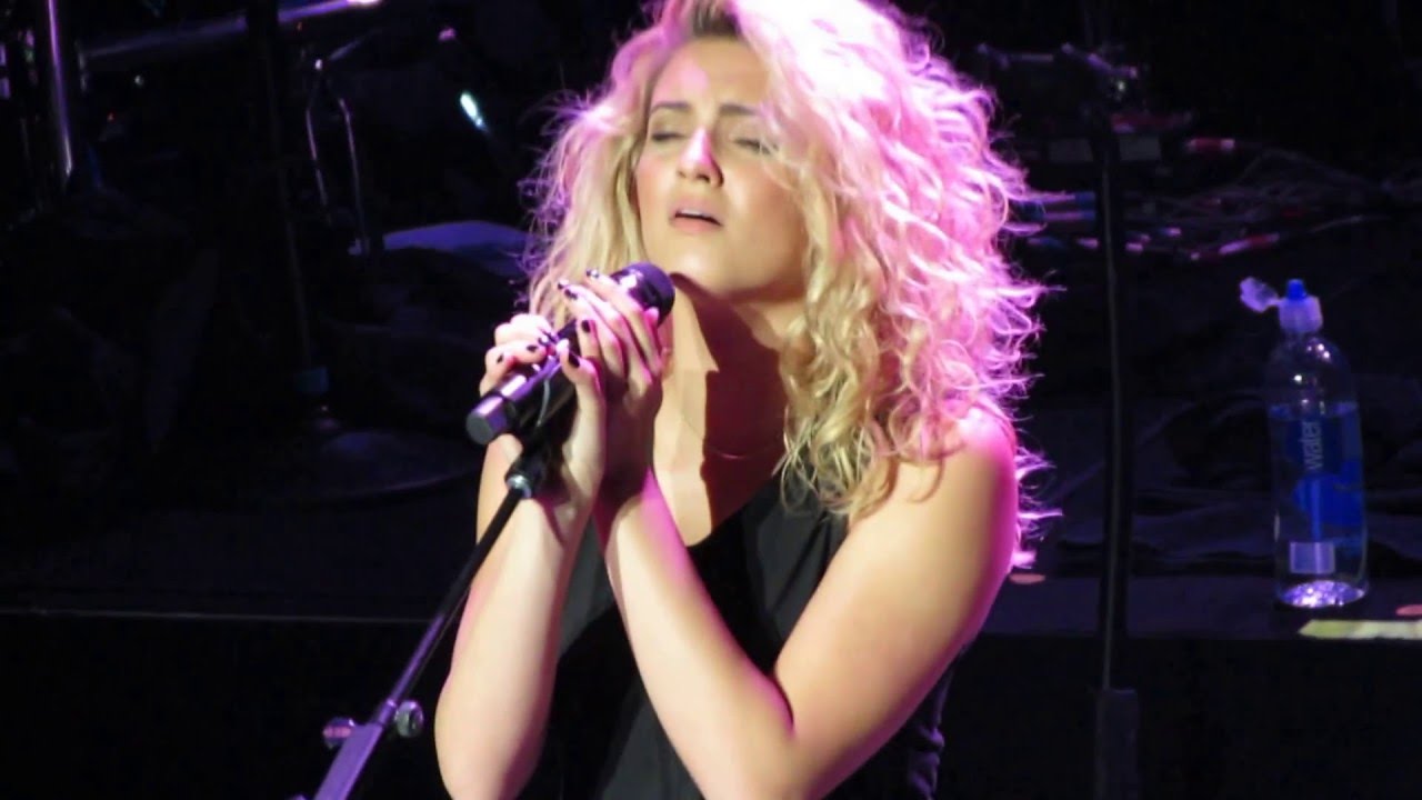 Hollow (Encore) - Tori Kelly Live @ Fox Theater Oakland, CA 5-19-16