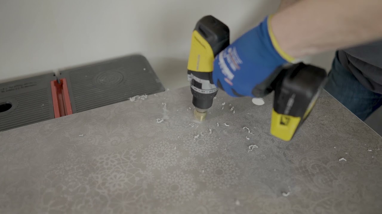 Tutorial Grosfillex GX Wall+ - schnelle und einfache Renovierung mit Kompositplatten im Badezimmer