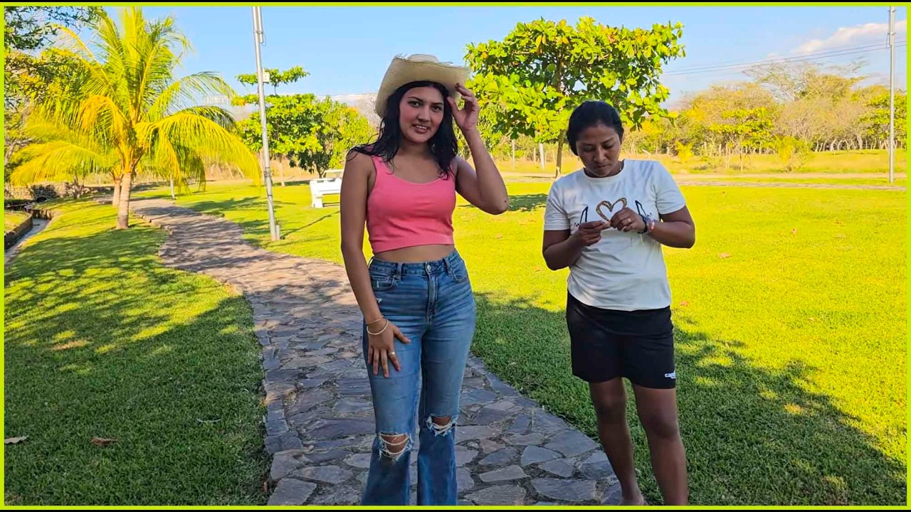 Fuimos a mostrarle los alrededores de la sede a Lucy.