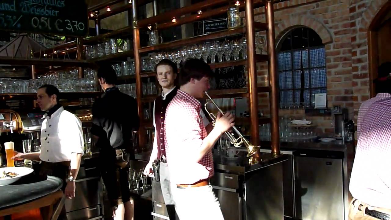 Faschingsmusi Waging in München (Ausmarsch)