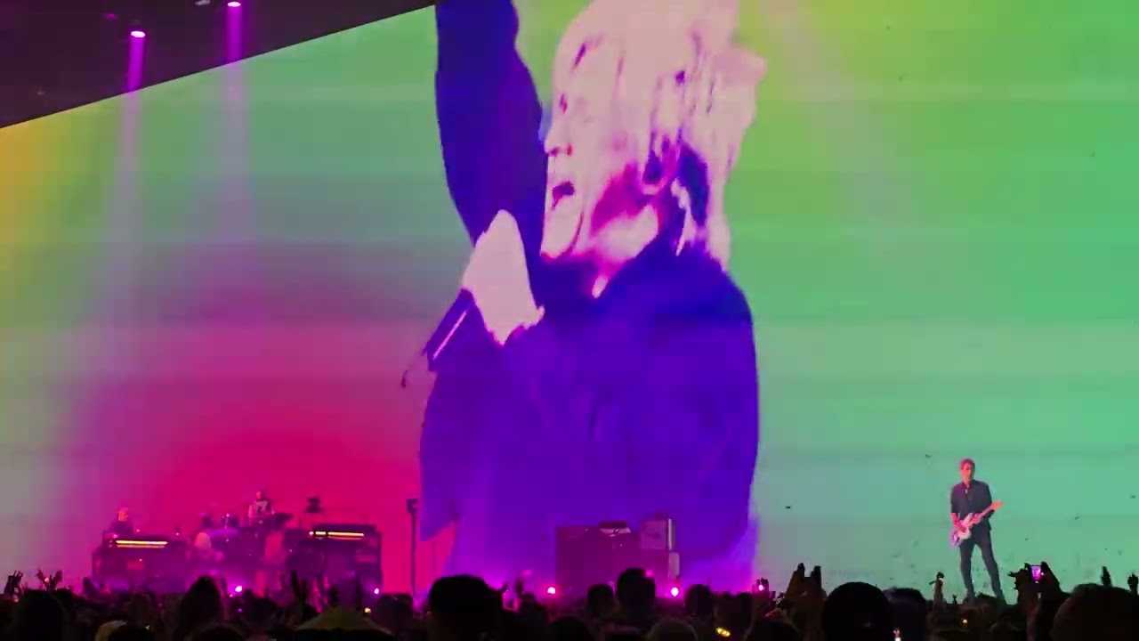 Extraits INDOCHINE ARENA TOUR 25