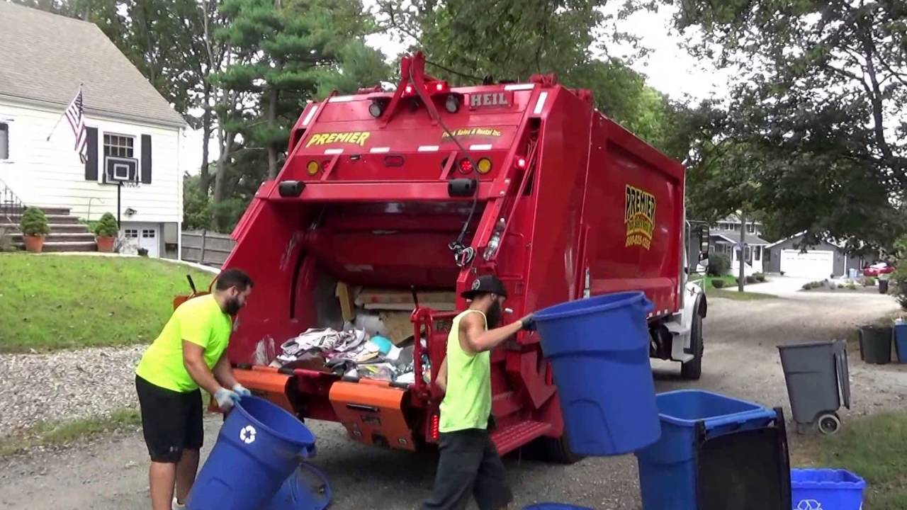 Casella Waste Services/Premier Truck Rental 2723 ~ Freightliner M2106 Heil Durapack 5000 Rear Loader
