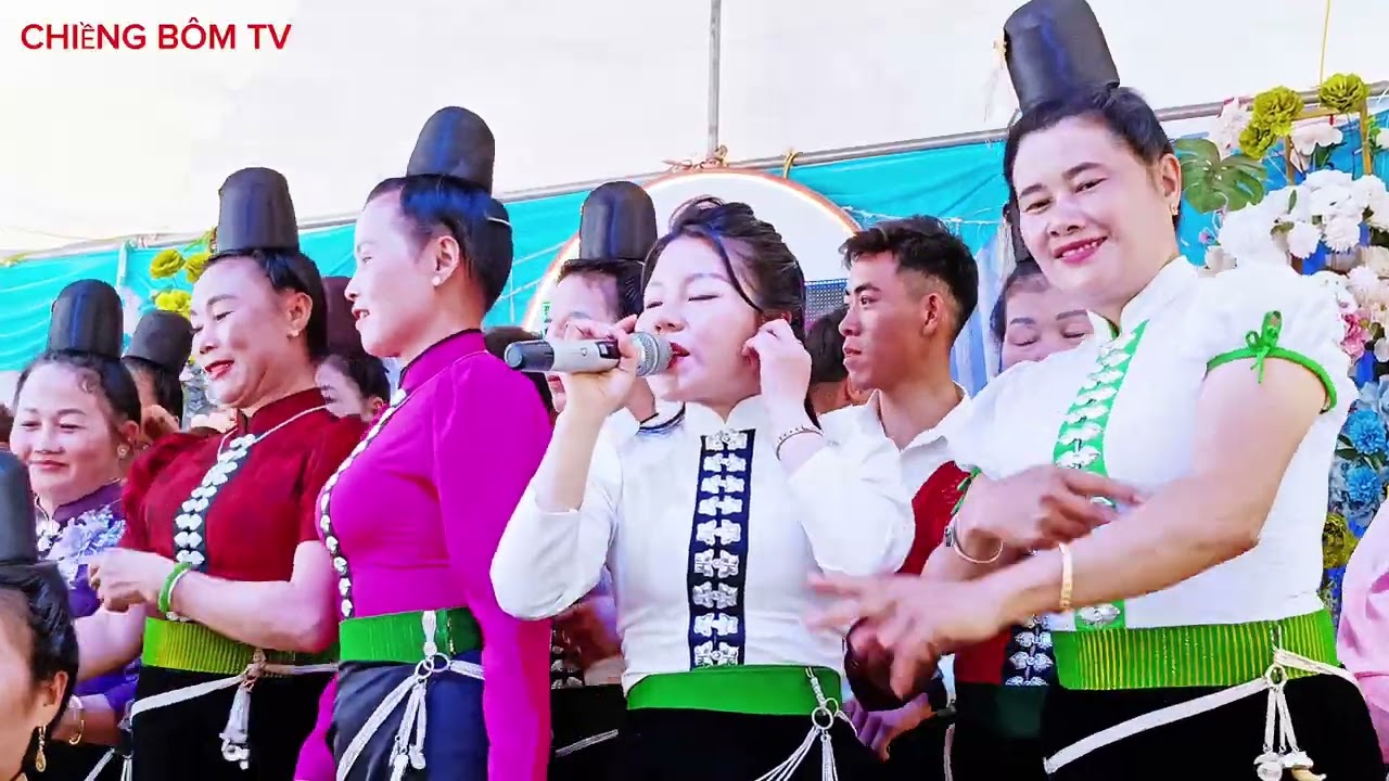 CÁC NGHỆ NHÂN NHẢY MỪNG NHÀ MỚI QUÀNG LẢ