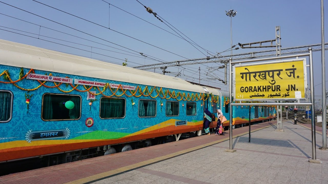 Gorakhpur to Gonda via Barhni Night Train Journey by Humsafar Express