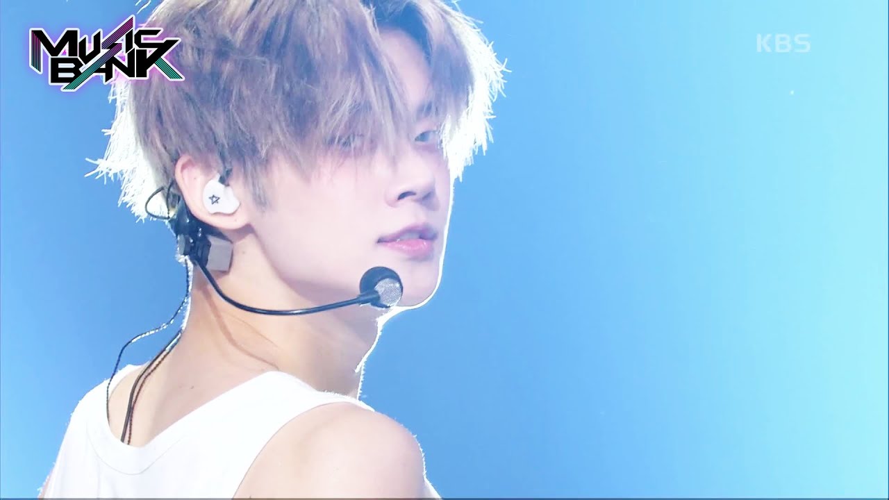 Opening Sequence - TOMORROW X TOGETHER(トゥモローバイトゥギャザー) (Music Bank) | KBS WORLD TV 220520