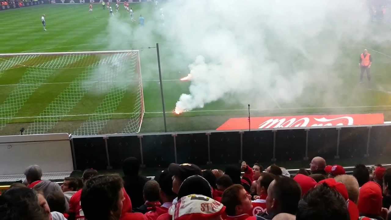 Fumigènes : Standard - Anderlecht 07 10 12 (T3 Part 1)