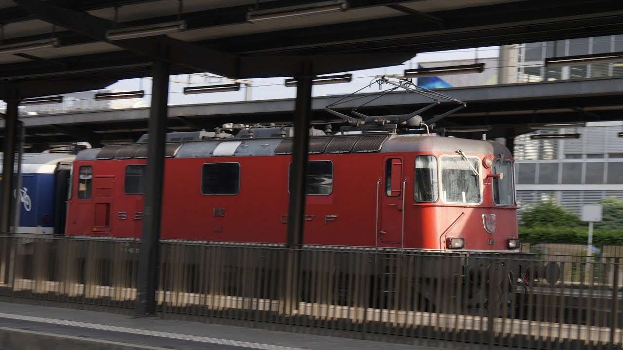 SBB Re 4/4 II 11112 rushes through Pratteln (Ersatzzug) - IR 2061