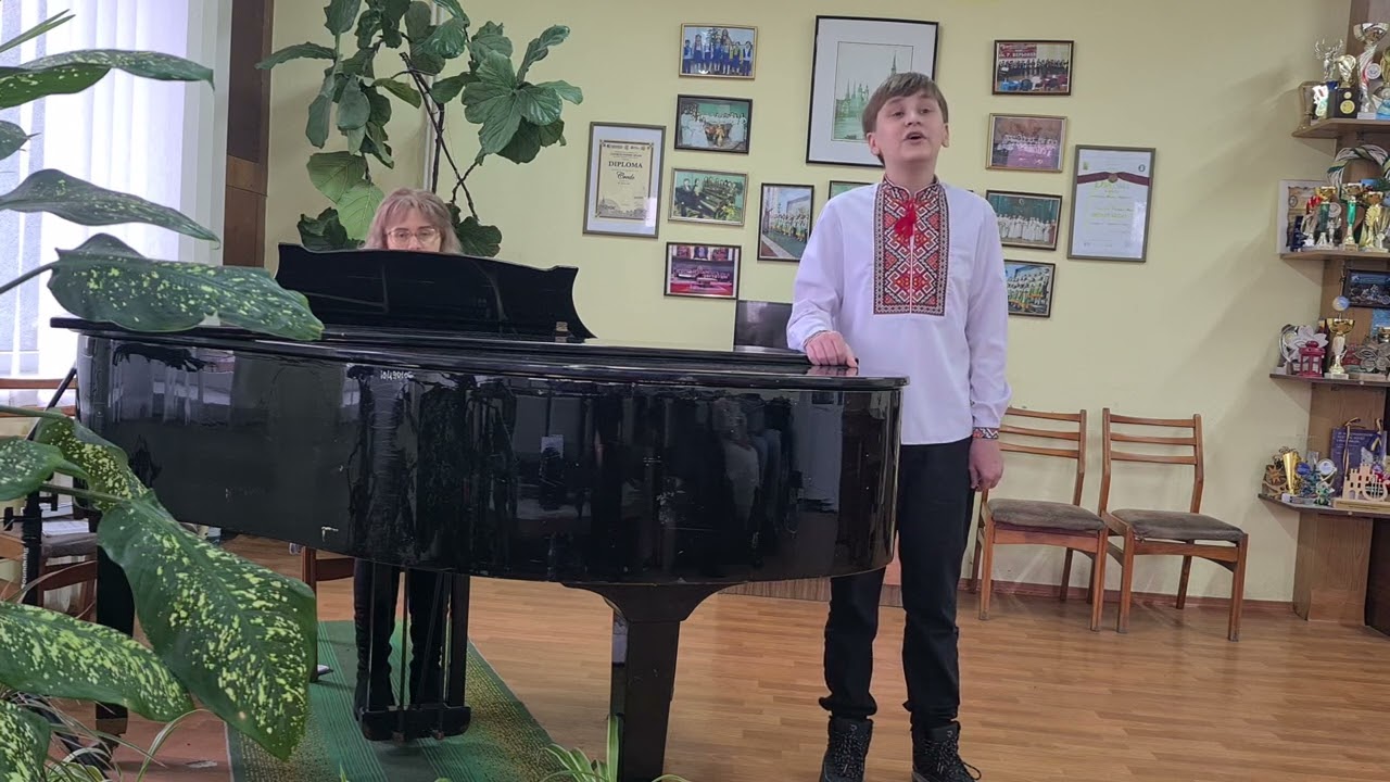 Місяць на небі, зіроньки сяють
