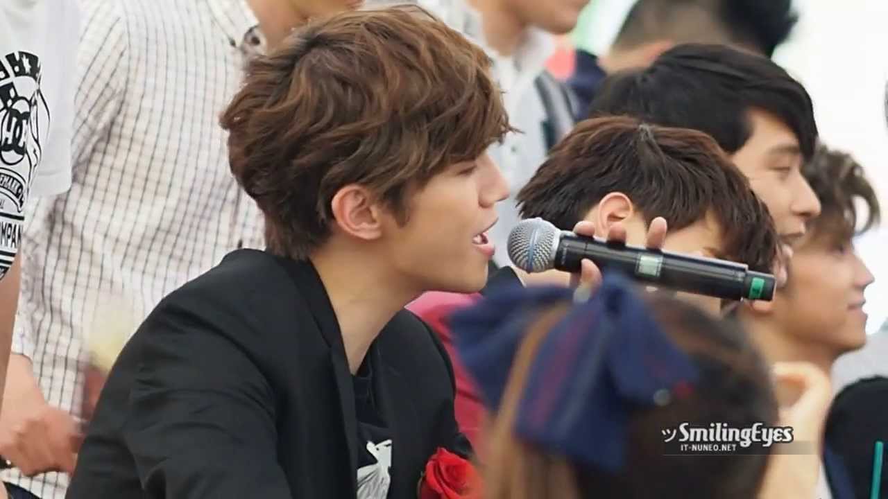 [Fancam] 130526 Junho Jun. K Singing Zero Point at Times Square Fansign