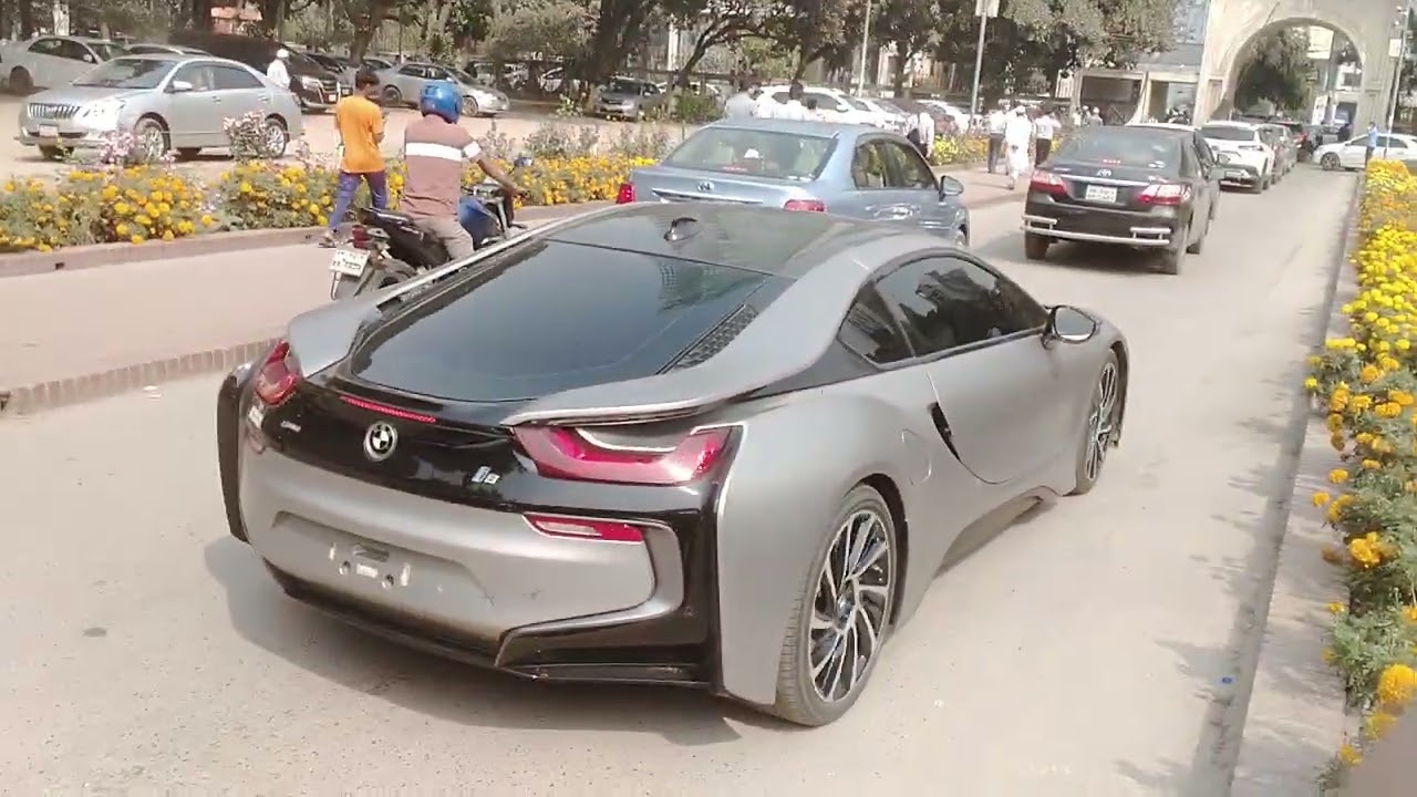 This BMW car 🚗 is amazing. I think Chinese should focus on both design & quality. I love this look.