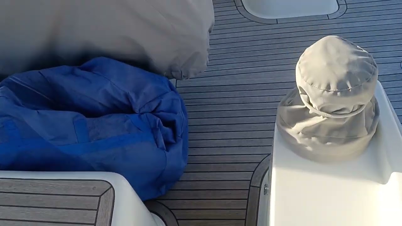 WAUQUIEZ PILOT SALOON 55