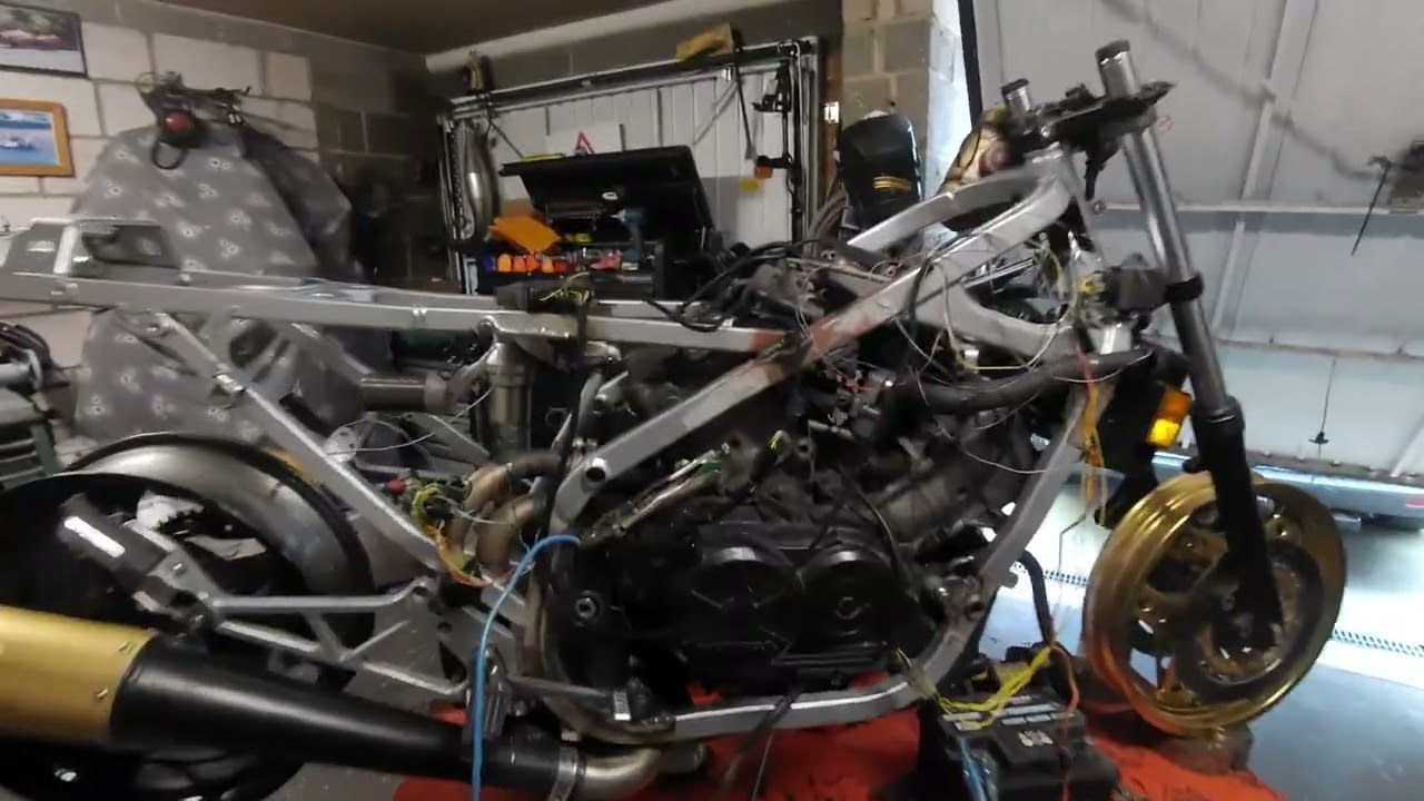 Honda VFR750 engine into VF750 part 9