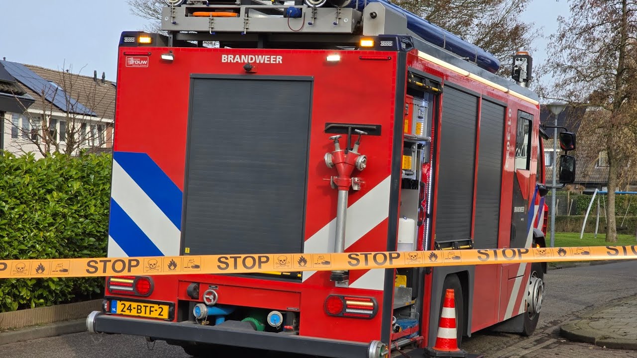 Brandweer Delfzijl ter plaatse bij een gaslek aan de Hoefsmederij in Delfzijl (4K)