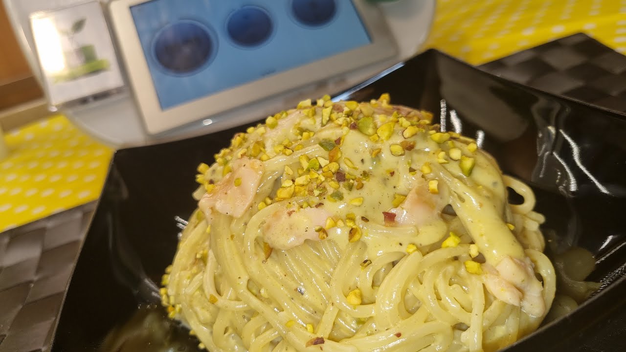 Pasta in crema di parmigiano al pistacchio e salmone per bimby TM7 TM6 TM5 TM31