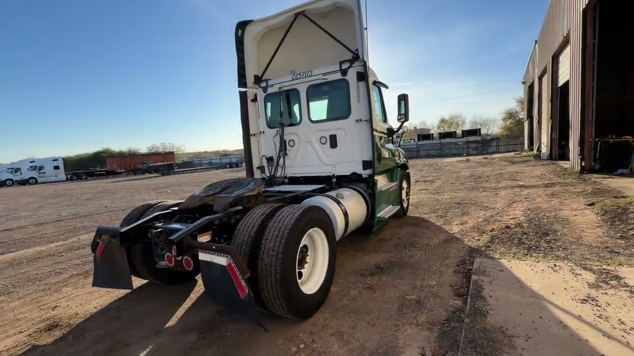 2017 FREIGHTLINER CASCADIA DAYCAB DD15 455HP 10 SPEED MANUAL GM109447 @ WWW.GMTRUCKSINC.COM