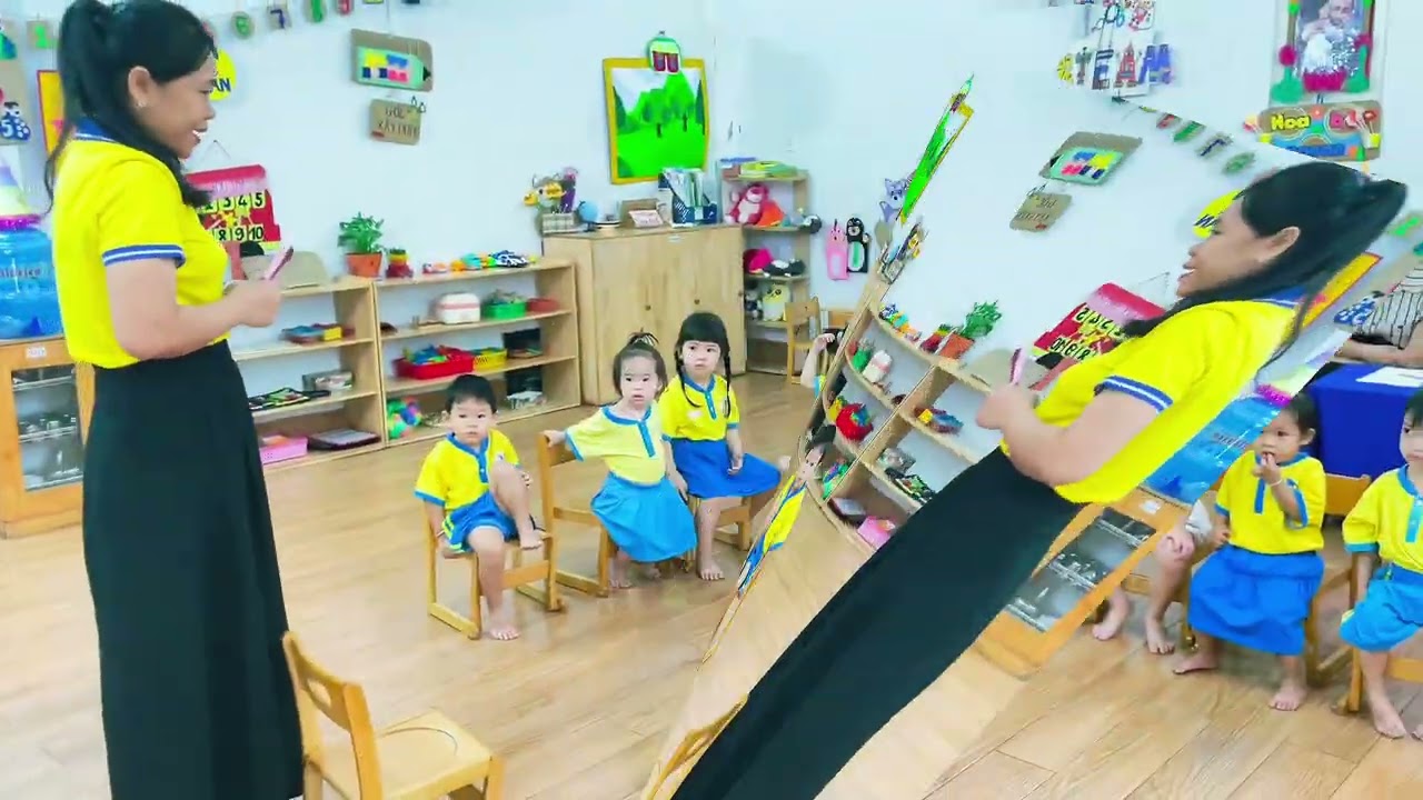 Tiết dạy kỹ năng bé nhận bao lì xì. cô Thu Thảo