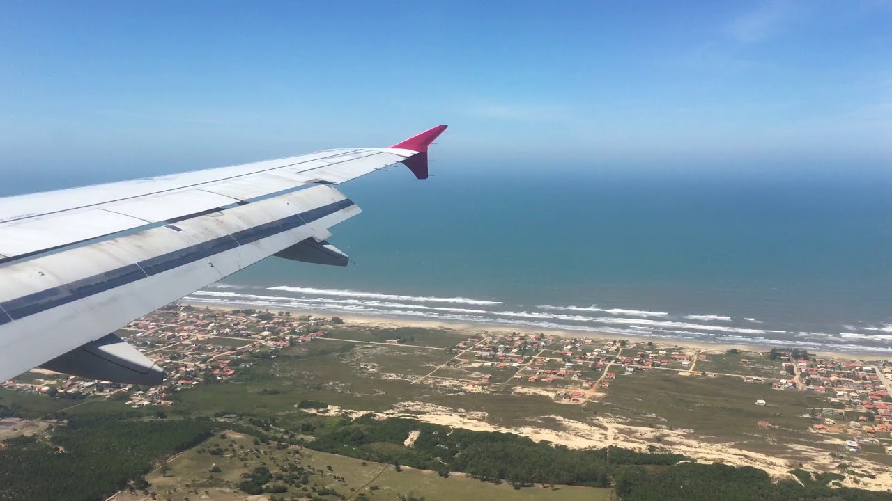 Pouso e táxi da Latam no aeroporto de Jaguaruna/SC