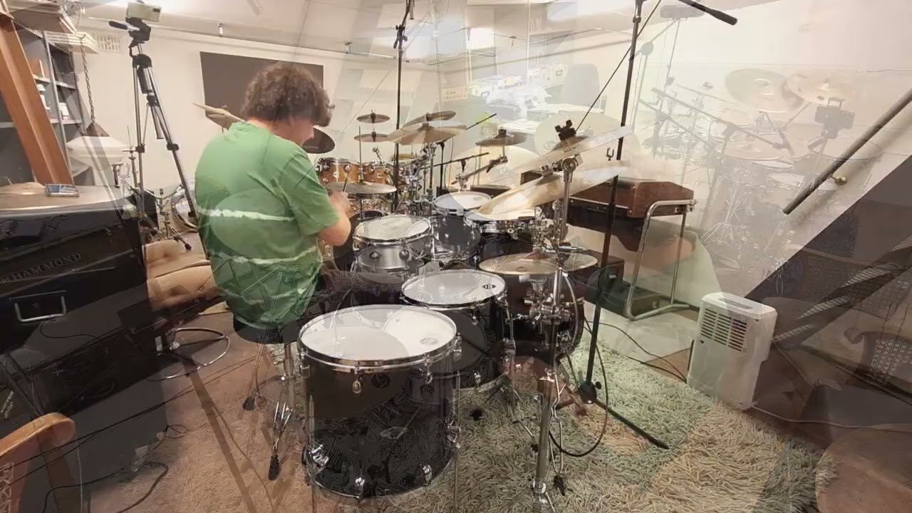 Drumming along 70's funk in 'Georgy Porgy' by Toto - Tama Starclassic Performer drums (part 2)
