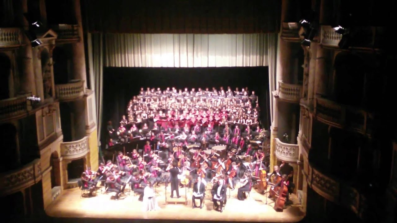 Piccoli e Giovani Cantori di Torino singing Carmina Burana O Fortuna
