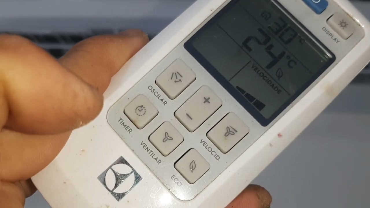 AR CONDICIONADO ELECTROLUX PISCANDO O LED AUTO LIMPEZA. O QUE FAZER ?